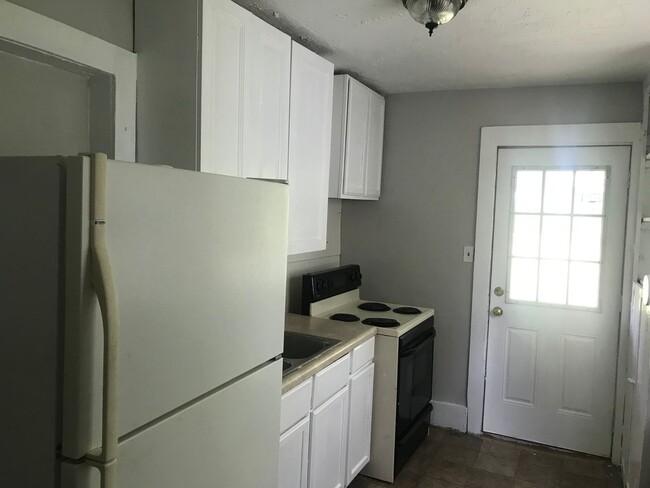 Building Photo - 1 Bedroom Duplex Unit