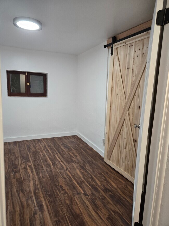 Dormitorios 1 y 2 del mismo tamaño. - 1466 Ridge Way