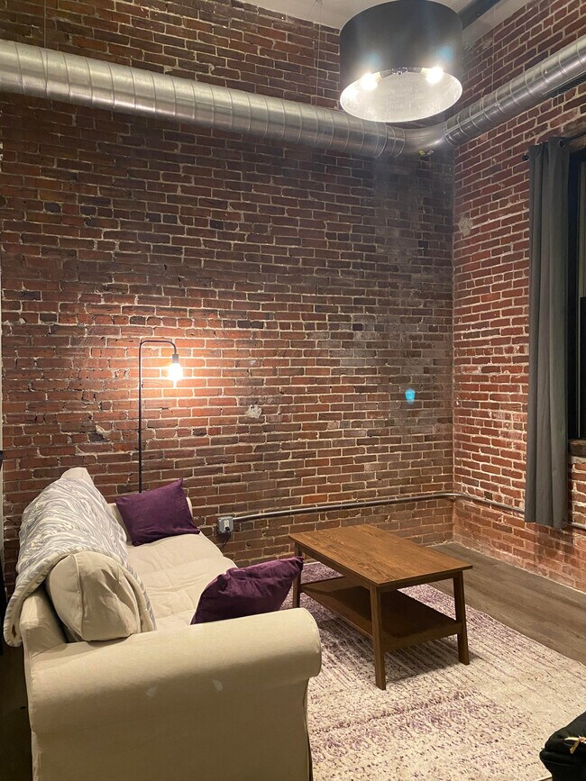 Foto del edificio - 3900 Warren St