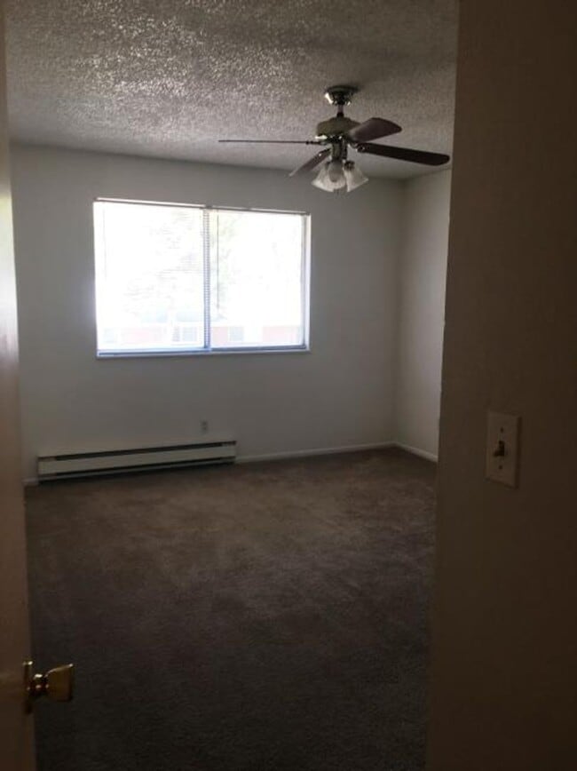 Building Photo - GREAT PRICE- 2 BEDROOM IN LONGMONT DUPLEX