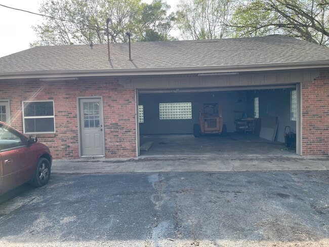 Building Photo - 225 1/2 S Main St