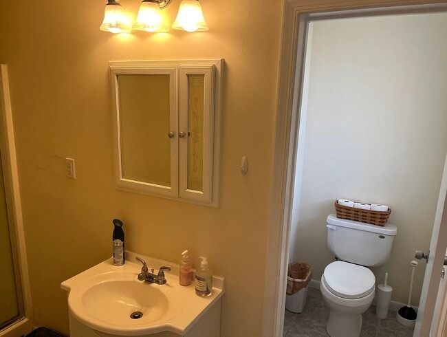 Building Photo - Beautifully renovated 3-bedroom, 2-bath home