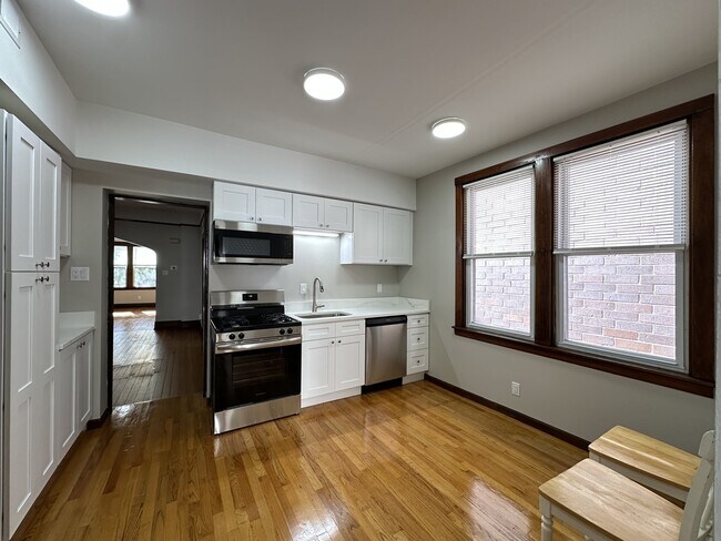 Foto del edificio - 2220 W Homer St