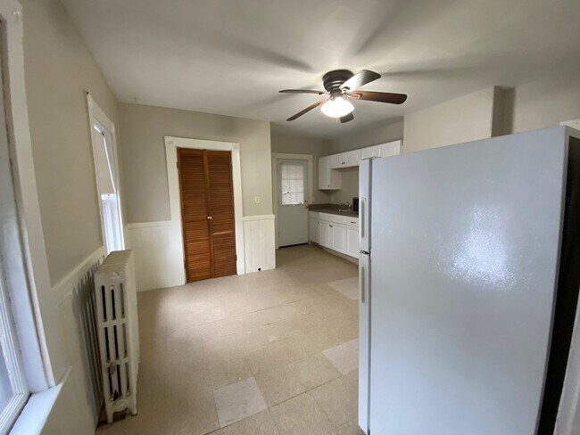 Building Photo - 137 Lynde St