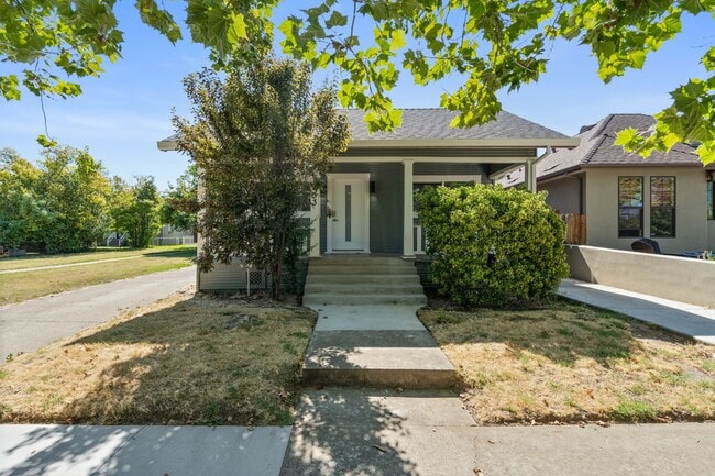 Building Photo - 1633 35th St