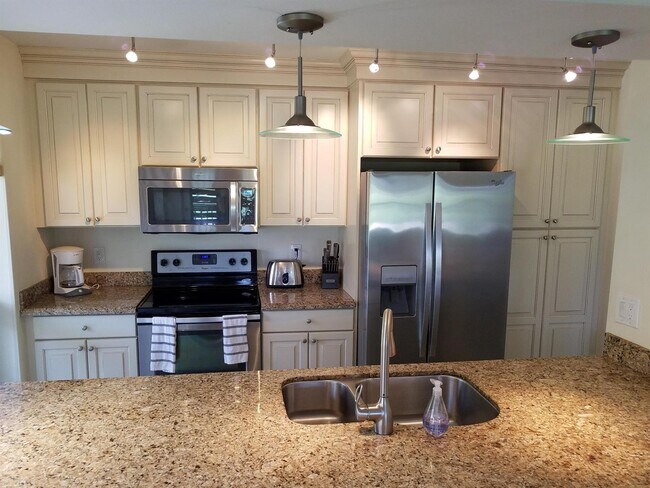 Building Photo - 326 Brackenwood Cir