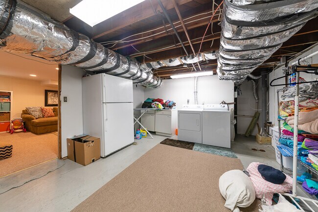 Building Photo - 97 Runyon Pl