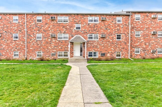 Building Photo - Cedar Court apartments