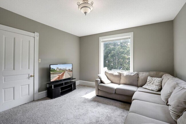 Foto del edificio - 1163 Randolph Ave