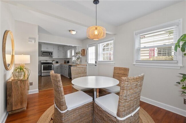 Foto del edificio - 557 Glenwood Pl SE