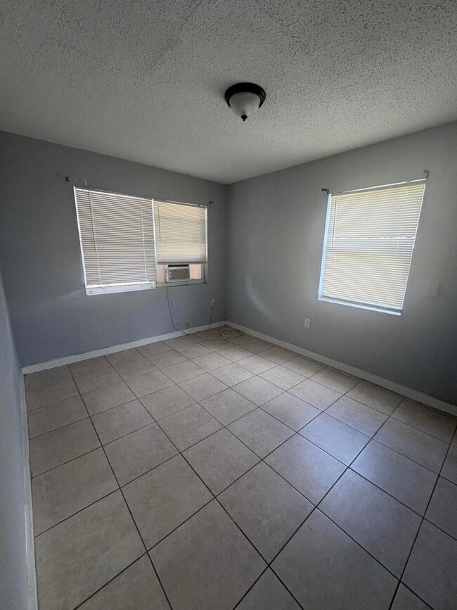 Building Photo - 3172 2nd Ave N