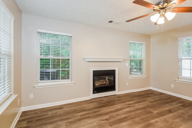 Foto del edificio - 966 Windcroft Cir NW