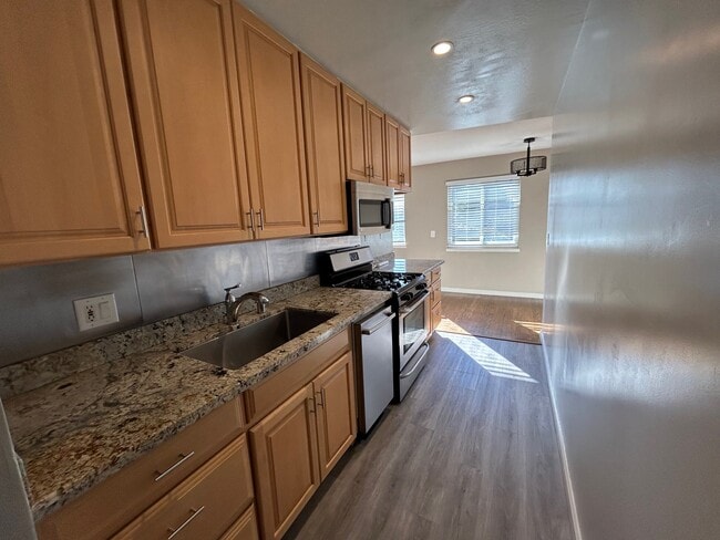Maple Kitchen - 2249 Bonar St