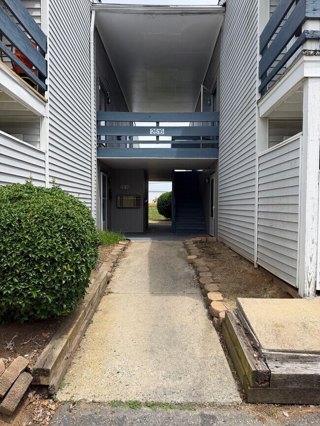 Foto del edificio - 2616 Randleman Rd