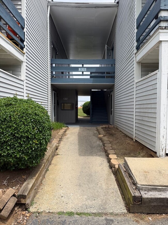 Building Photo - 2616 Randleman Rd