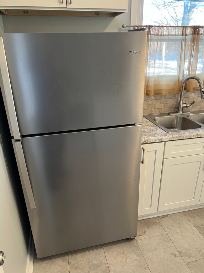 Building Photo - 2204 Arizona Ave