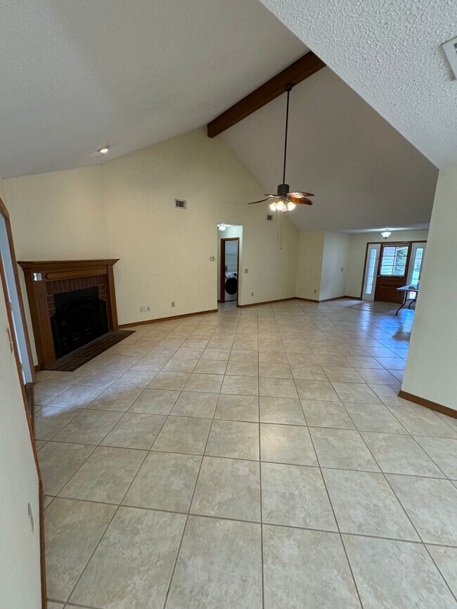 Foto del edificio - 1003 Chesterfield Cir