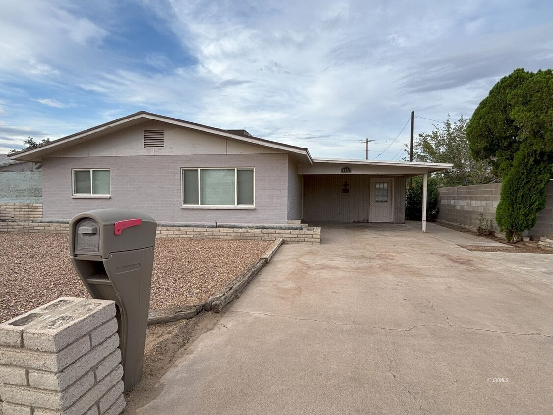Primary Photo - 1022 Santa Fe St