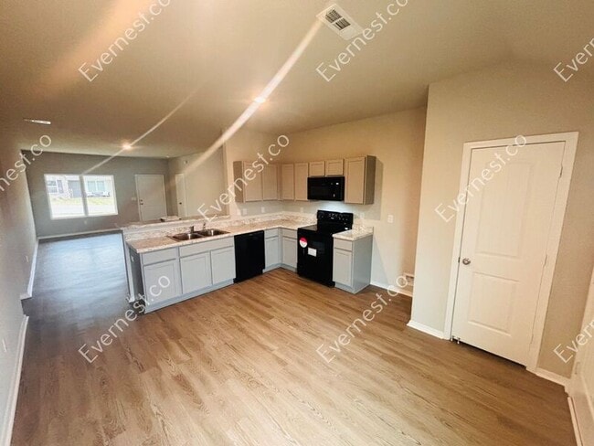 Building Photo - 4511 Olympic Dr