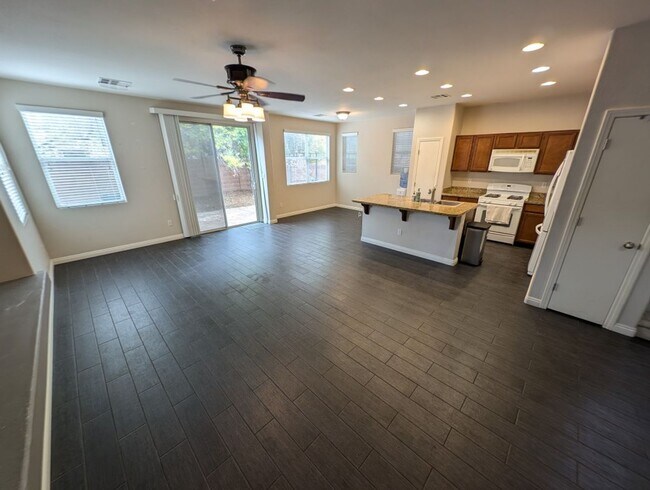 Foto del edificio - 7570 Dobroyd Dr