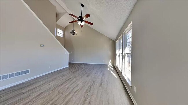 Foto del edificio - 21670 S Main St