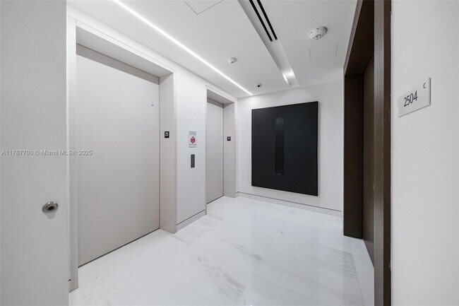Foto del edificio - 300 Biscayne Blvd Way