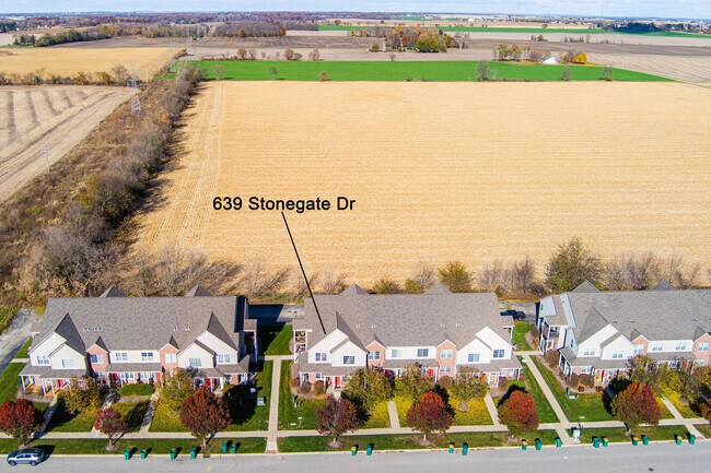 Foto del edificio - 639 Stonegate Dr