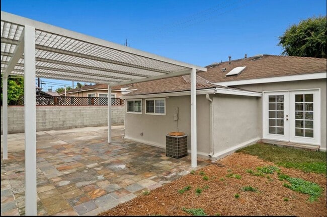 Building Photo - 923 W Orange Grove Ave