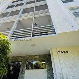 Foto del edificio - 2425 NE 135th St