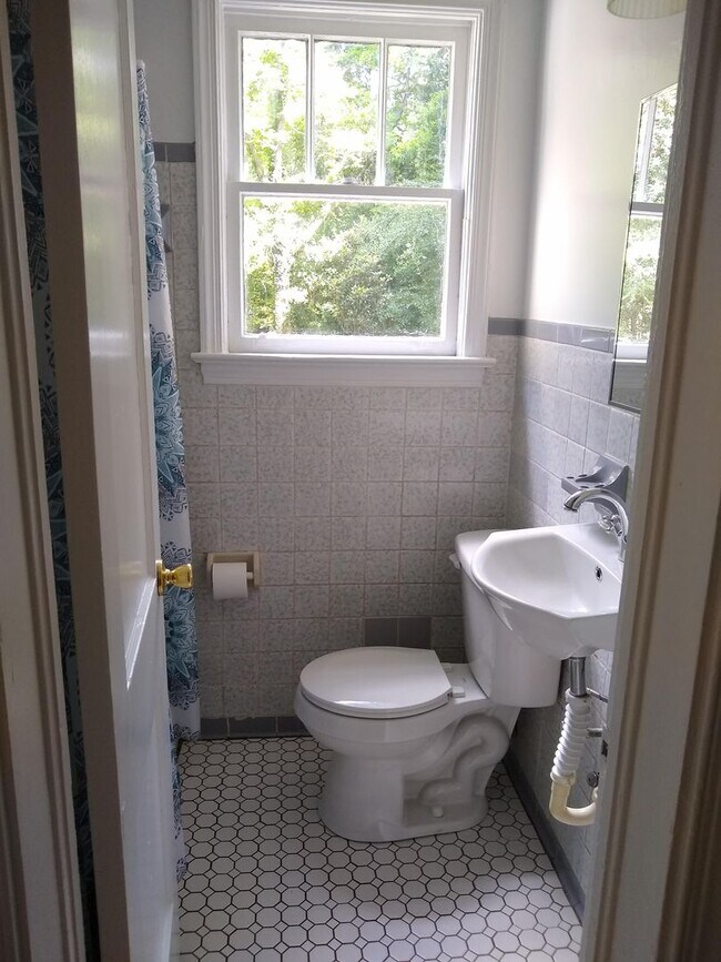 Foto del edificio - Three Bedroom Two Bath Single Family Home ...