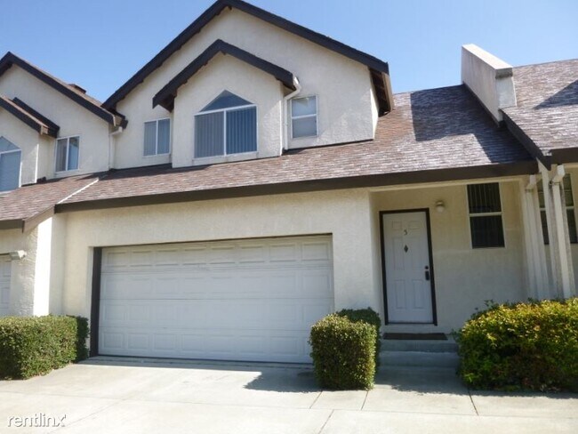 Building Photo - 2 br, 2.5 bath House - 19949 Redwood Rd