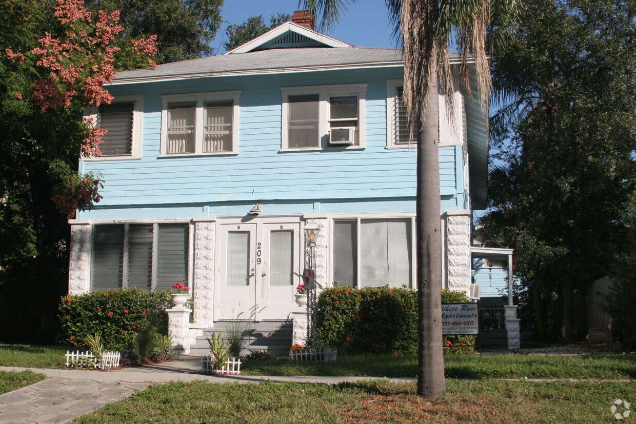 Building Photo - 209 11th Ave N