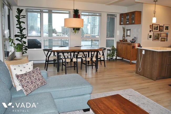 Building Photo - Madison &amp; Dawson 3 Bed Apartment For R...