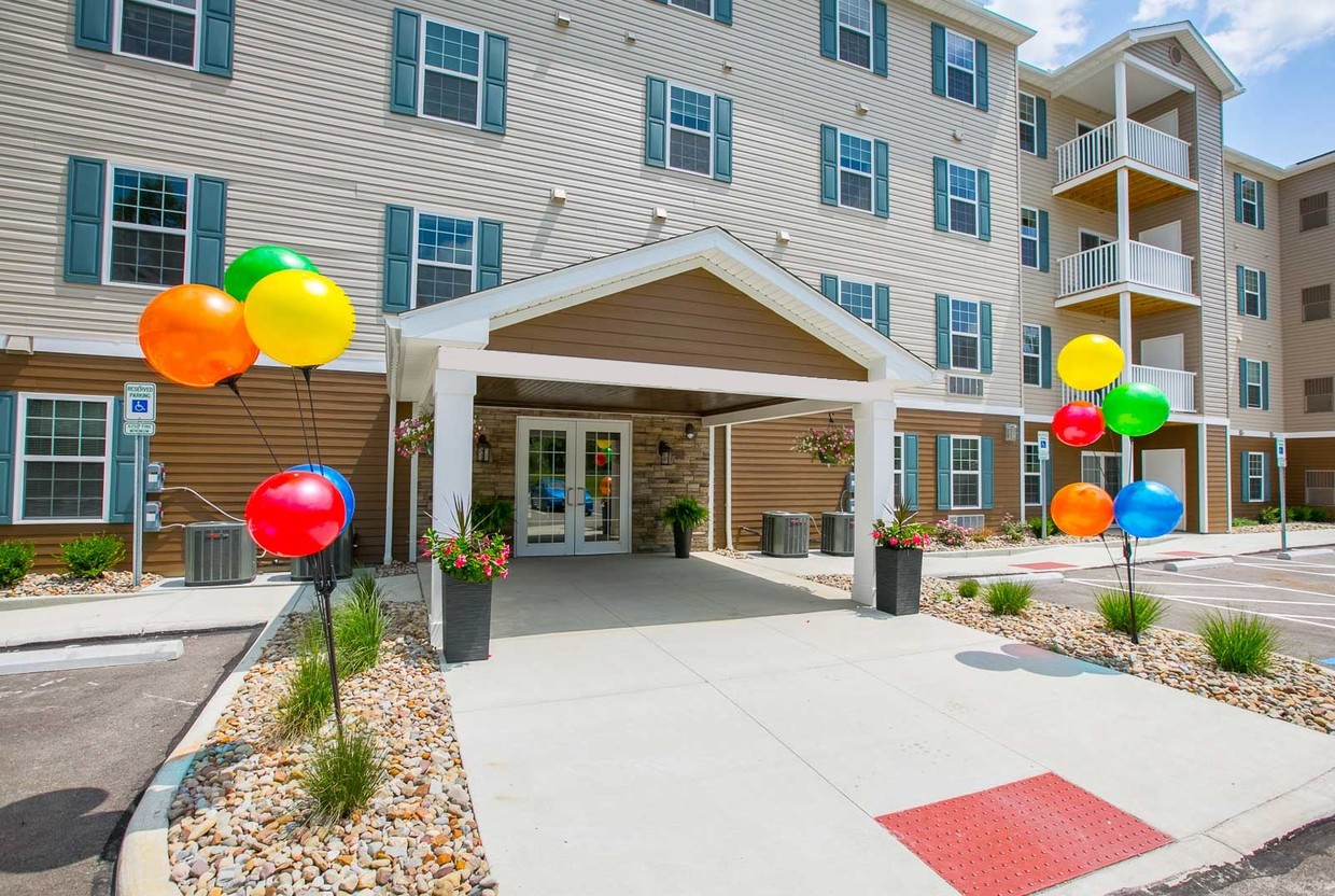 Foto principal - Willoughby Hills Senior Apartments