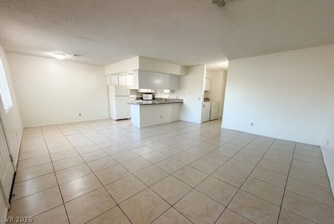 Foto del edificio - 3440 Civic Center Dr