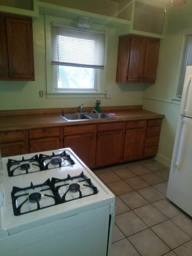 Primary Photo - 392 S Lake St
