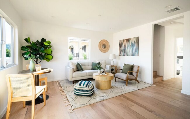 Foto del edificio - 2681 Roseview Ave