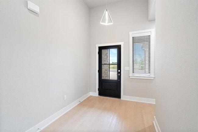 Building Photo - 6911 Orange Ave