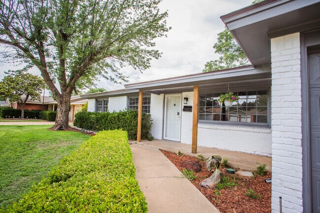 Building Photo - 6114 Nashville Ave