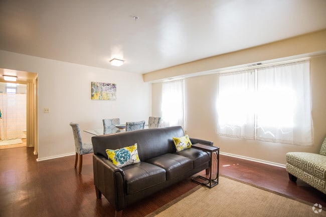Interior Photo - Woodland Springs
