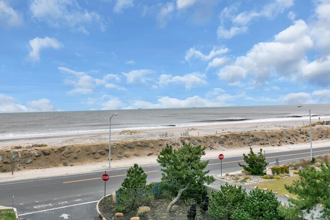 Foto del edificio - 1566 Ocean Ave
