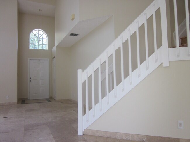 Building Photo - 10266 Serene Meadow Dr N