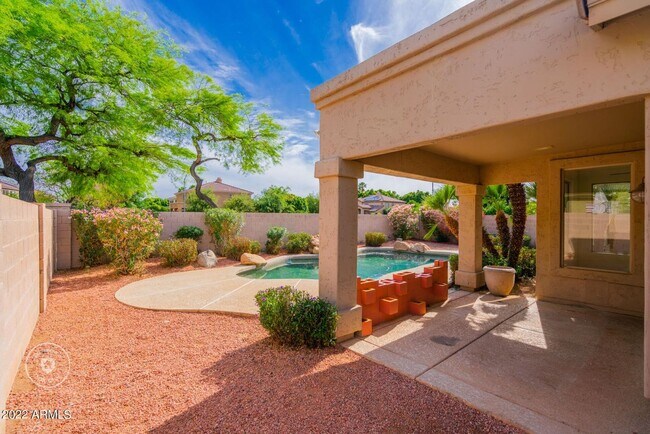 Building Photo - Charming 3 Bed single level home with Priv...