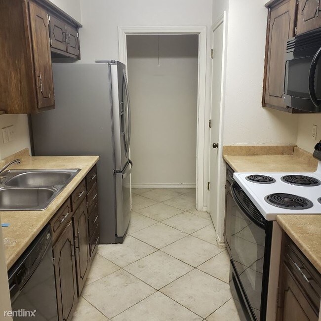 Building Photo - 3 br, 2 bath House - 811 Saint Paul Ct