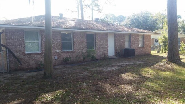 Building Photo - 673 Mitscher Dr