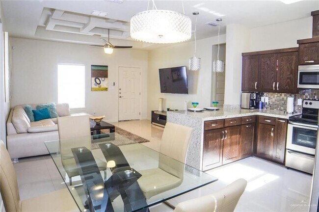 Foto del edificio - 1705 W Garrison Dr