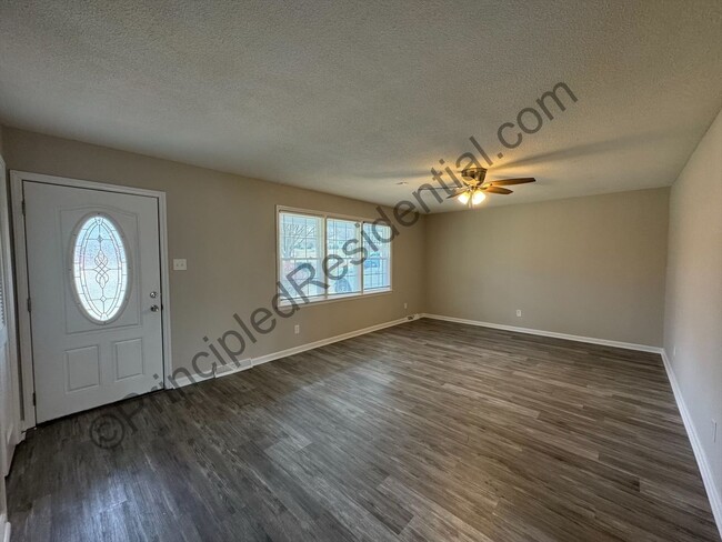 Building Photo - Newly remodeled split level home in nice n...