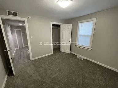 Building Photo - 1423 E Resthaven Rd