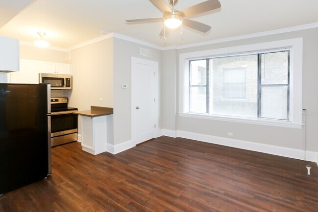 Building Photo - 817 W Lakeside Pl