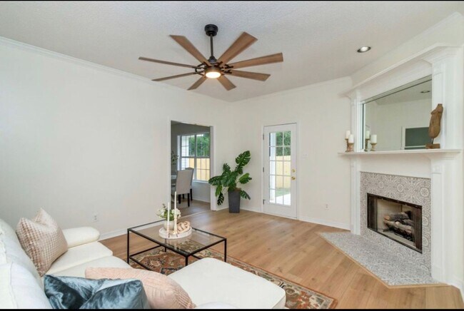 Building Photo - BENTBROOKE